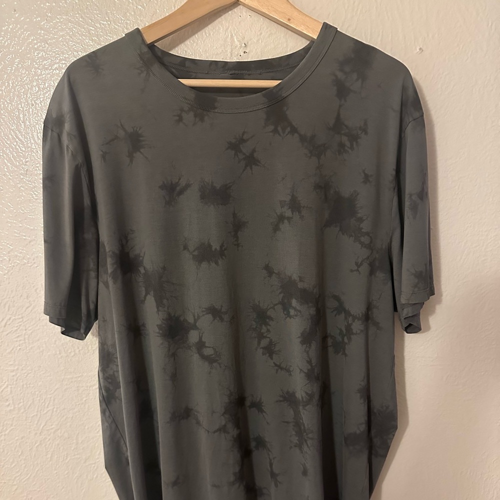 lululemon athletica Gray Tie-Dye Short Sleeve Tee